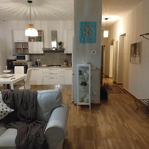  Apartment Glamour